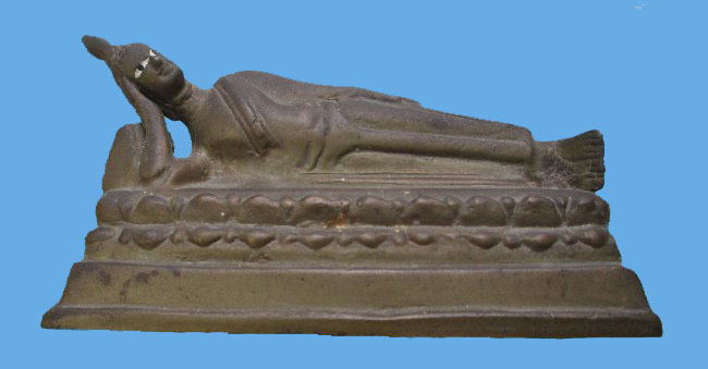 พระบูชาเนื้อทองเหลือง 2 องค์ พระนอนยาว 5 นิ้ว นาคปรกหน้าตัก 2 นิ้ว เคาะเดียวครับ