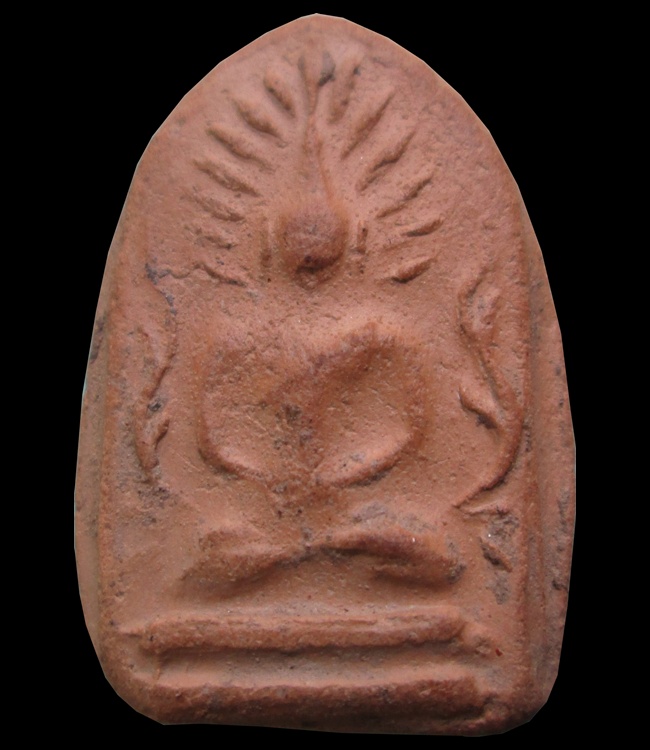 หลวงพ่อเข่ง พิมพ์รัศมี ข้างกนก เนื้อดิน กรุวัดพระพิเรนทร์ กทม. รูปแบบพิมพ์ทรงสวยงามครับ เคาะแรกครับ