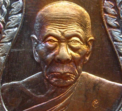 เหรียญหลวงปู่คำบุ วัดกุตชมภู จ อุบลฯ"รุ่นไตรมาส55พุทธชยันตี"เนื้อสัมฤทธ์ สร้าง999เหรียญ หมายเลข983พร