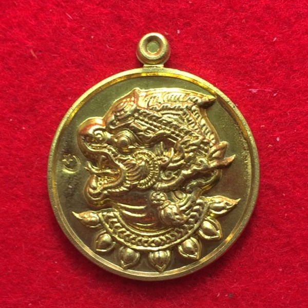 เหรียญหนุมาน  รุ่นมหาปราบไตรจักร ปี 2555 หลวงพ่อสาคร วัดหนองกรับ เนื้อใบพัดเรือ หมายเลข ๑๖๑๘