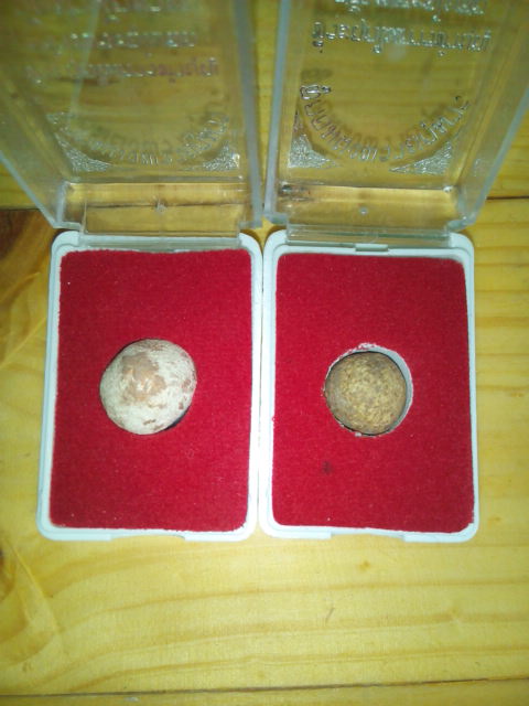 เคาะเดียว.....2 ลูก  ลูกอมผงพรายกุมาร หลวงปู่ทิม วัดละหารไร่ กรุวัดสำนักขาม กล่องเดิม  