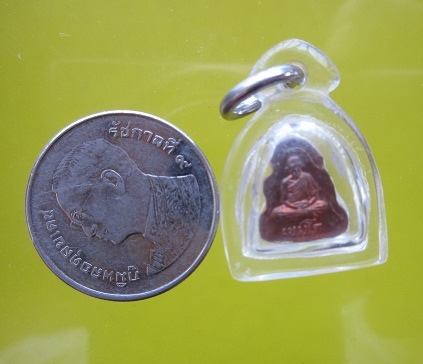 พระปิดตาหลังรูปเหมือน หลวงพ่อเกษม เขมโก เนื้อทองแดง สวยๆ เคาะเดียวแดง