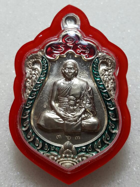 เสมา 7 รอบ หลวงปู่สิน เนื้ออัลปาก้าปั๊ม 2 ลงยา 2 สี โค๊ตศาลา