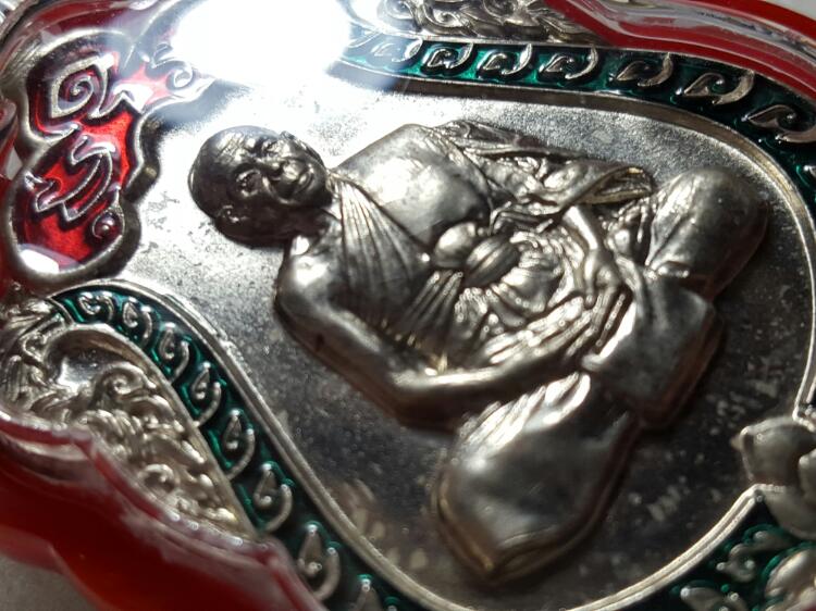 เสมา 7 รอบ หลวงปู่สิน เนื้ออัลปาก้าปั๊ม 2 ลงยา 2 สี โค๊ตศาลา