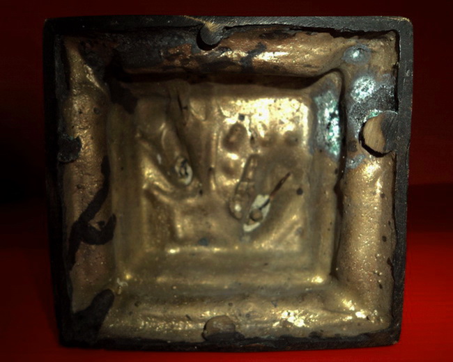 รูปหล่อบูชาสมเด็จพระนเรศวรมหาราช ยืนหลั่งทักษิโณทก ดาบถอดได้ สวยมากค่ะ