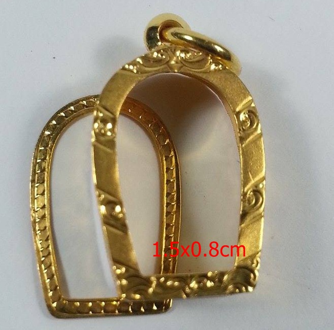 กรอบทองใส่ปรกใบมะขาม สภาพมือ1 ยังไม่มีรอยพับครับ น้ำหนัก1.74 กรัม..