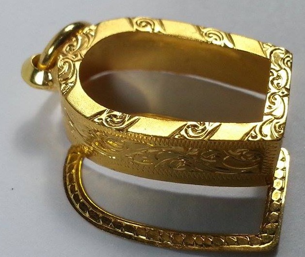 กรอบทองใส่ปรกใบมะขาม สภาพมือ1 ยังไม่มีรอยพับครับ น้ำหนัก1.74 กรัม..