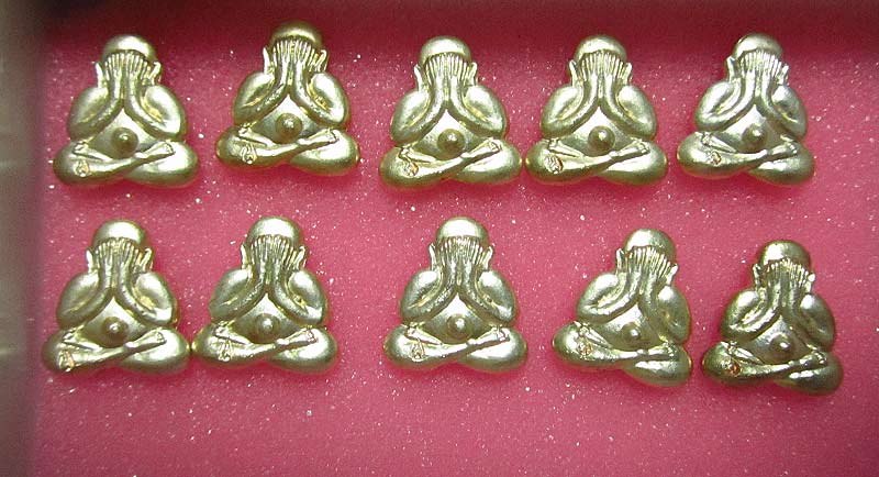 พระปิดตาหลังรูปเหมือน หลวงพ่อสาคร (((( เนื้อกะไหล่เงิน)))) ปี49 สภาพสวยโค้ดคมชัดลึกแท้เดิมๆ