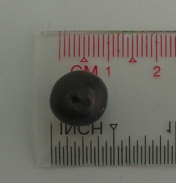 .เม็ดประคำ เหล็กน้ำพี้ รุ่น เสาร์ห้ามหาเศรษฐี  1เม็ด วัดซับลำใย หลวงปุ่หมุน ปลุกเศก ปี 43..(4)