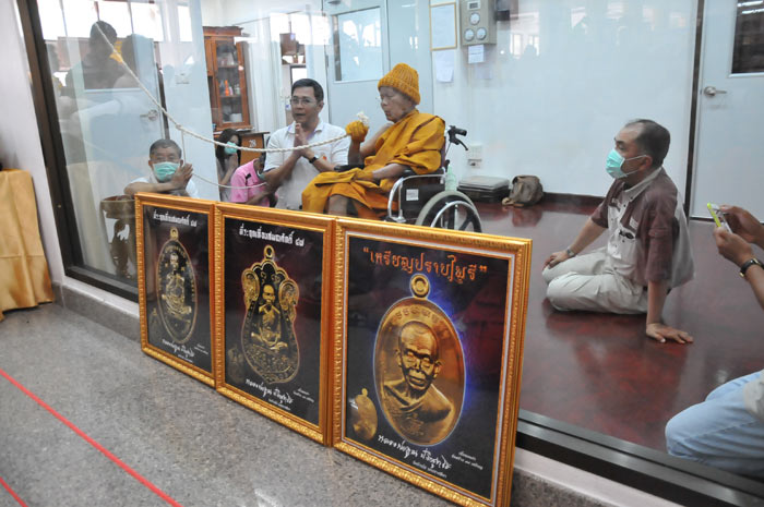 เหรียญที่ระฤก เลื่อนสมณศักดิ์47 หลวงพ่อคูณ ปี2557 เนื้อชนวน เเยกจากชุดกรรมการ หมายเลข448