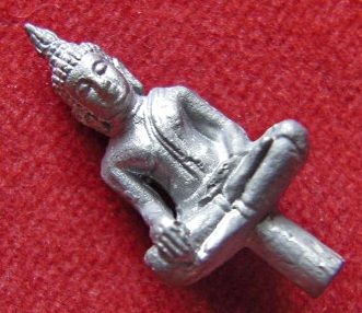 พระยอดธง รุ่น 5 ท้ายิง หลวงพ่อคูณ วัดบ้านไร่ เนื้อตะกั่วเถื่อน ไม่่มีโค๊ด จมูกโด่ง เก็บรักษาเดิมๆ