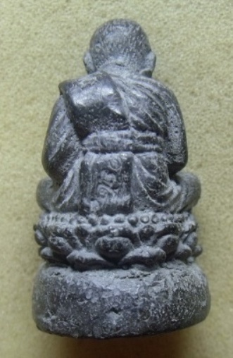 **วัดใจ**หลวงปู่ทวดพิมพ์ลอยองค์บัวรอบ เนื้อว่าน องค์ใหญ่ มีโค้ดด้านหลัง เก่าๆ**สวยๆ เชิญชมครับ