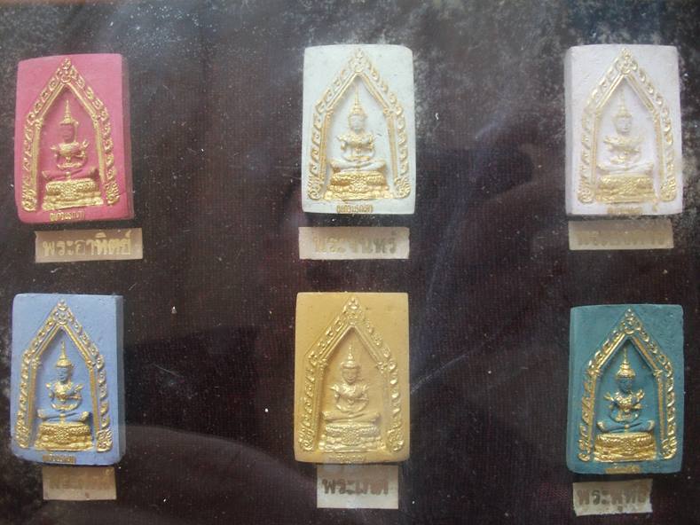 " พระแก้วมรกตทรงเครื่อง ๙ สี " ท่านเจ้าคุณพระพุทธมนต์วราจารย์