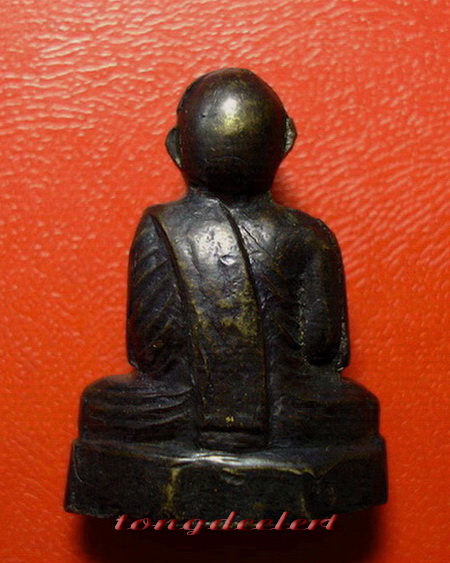 รูปหล่อปั๊มสมเด็จพุฒาจารย์(โต) พรหมรังสี เนื้อทองผสมอุดกริ่ง ใต้ฐานวงเดือนค่ะ 