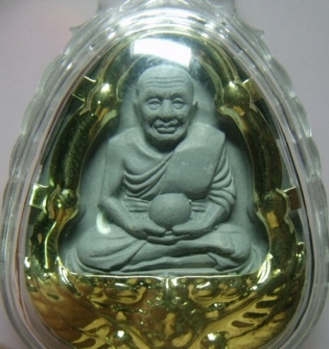 **วัดใจ**หลวงปู่ทวดเนื้อว่านจับขอบทองไมครอน วัดเขาหลาว จ.ราชบุรี**องค์ใหญ่ เลี่ยมสวยพร้อมใช้ เชิญชม