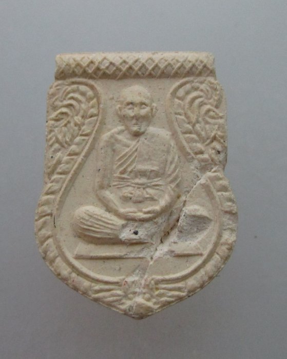  20 บ.พระผงหลวงปู่ดู่ วัดสะแก ปี๓๔ พิมพ์เล็ก (หลวงพ่อเกษม เขมโก อธิฐานจิต)  ชำรุด