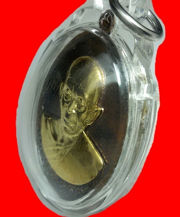 เหรียญหลวงพ่อคูณรุ่นเมตตามหาบารมีปี57 เนื้อสัตตะหน้าทอง เบอร์1888 (แยกจากชุดกรรมการ) สวยวิ้งๆๆ