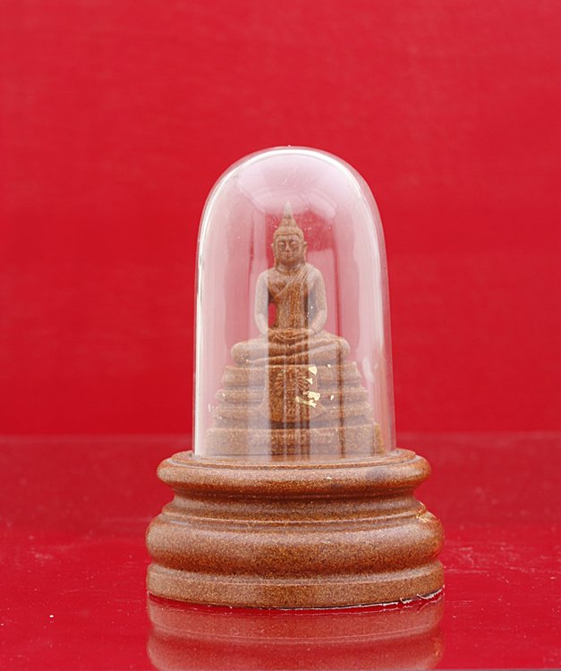 พระบูชาตั้งหน้ารถหลวงพ่อโสธร เนื้อกระเบื้องหลังคาโบสถ์..../2