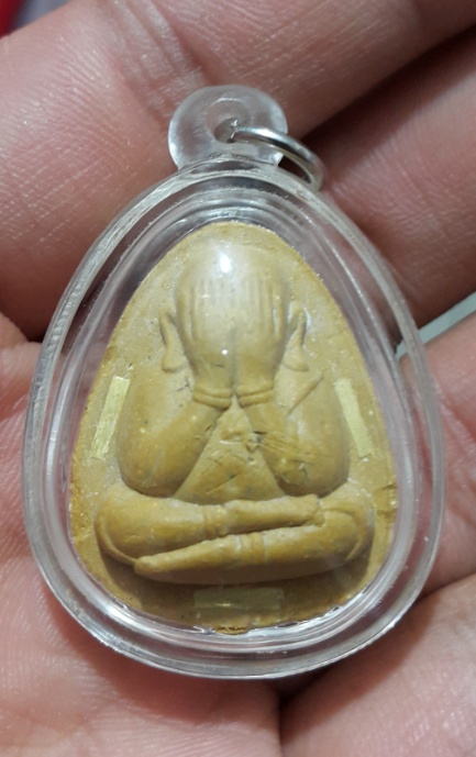 หลวงพ่ออุ้น วัดตาลกง พระปิดตาปลดหนี้ ตะกรุดทอง 3 ดอก