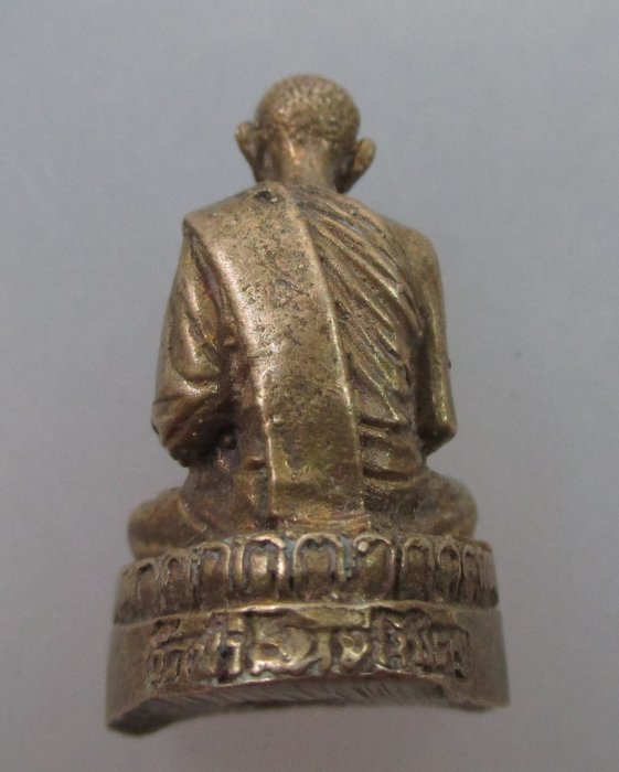 รูปหล่อหลวงปู่ทองฤทธิ์ วัดป่าฉันทนิมิตร จ กาฬสินธิ์ุ