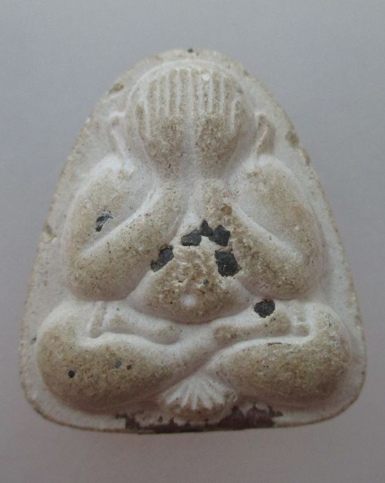  20 บ.พระปิดตาหลวงพ่อพันธ์ วัดหนองตาเมือง จ ประจวบฯ โรยแร่ ฝังตะกรุด หายากครับ