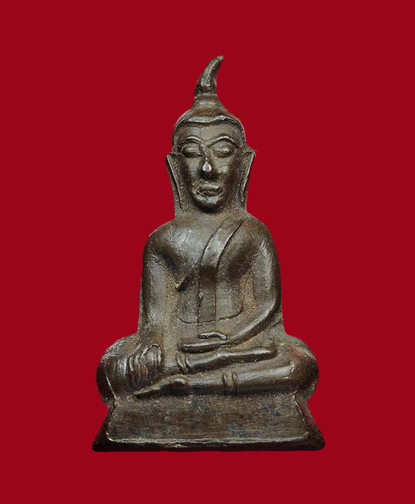 พระท่ากระดานรุ่นแรก หลวงปู่ดี วัดเทวสังฆาราม(เหนือ) กาญจนบุรี ปี 2485 เนื้อนวะ พิมพ์เล็กนิ้วชิด