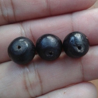 ประคำเหล็กน้ำพี้ รุ่นเสาร์ห้ามหาเศรษฐี สีดำ ขนาดกลาง หลวงปู่หมุน ปลุกเศก ปี 43...3 เม็ด (1 )