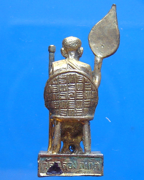 รูปหล่อหลวงพ่อแช่ม วัดฉลอง นั่งถือพัด ปี 2546