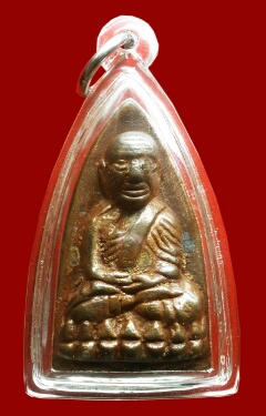 หลวงปู่ทวดพิมพ์เตารีด100อาจารย์ทิมวัดช้างให้เนิ้อนวะขัดยาแดง