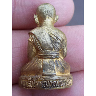 พระรูปหล่อหลวงพ่อขาว มังคโล วัดถ้ำโพธิญาญ จ.สระบุรี ก้นจาร