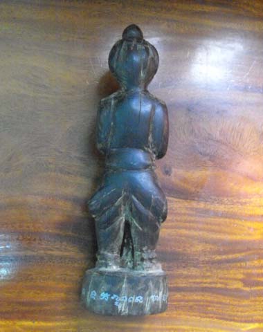 ท่านท้าวเวสสุวรรณ ไม้พยุงแกะเก่า ขนาดบูชา 5x16นื้ว