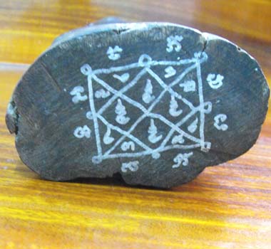 ท่านท้าวเวสสุวรรณ ไม้พยุงแกะเก่า ขนาดบูชา 5x16นื้ว