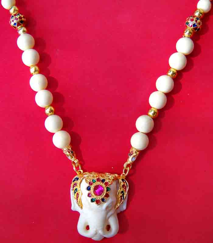 ***สร้อยคล้องพระเม็ดเรซิ่นลายงาลวดลายลายสุโขทัยโบราณกะไหล่ทองความยาว 25 นิ้ว ขนาดศูนย์กลางเม็ดสร้อย 