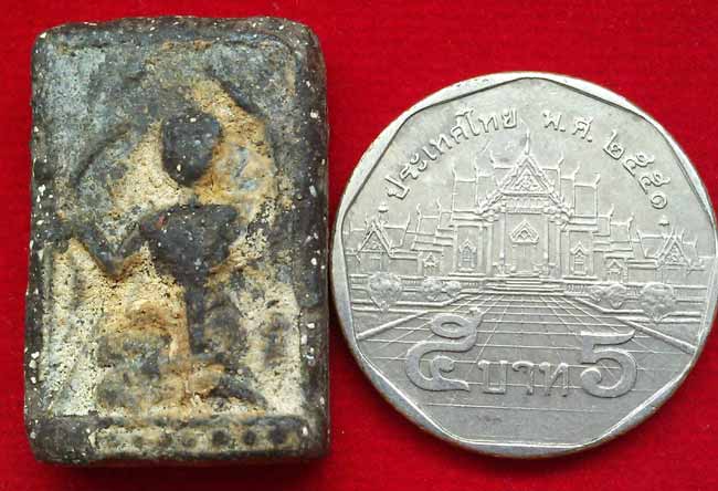 *พิมพ์นางกวักฐานเม็ด เนื้อใบลาน กรุวัดท้ายตลาด ฝั่งธนฯ...พร้อมบัตร*