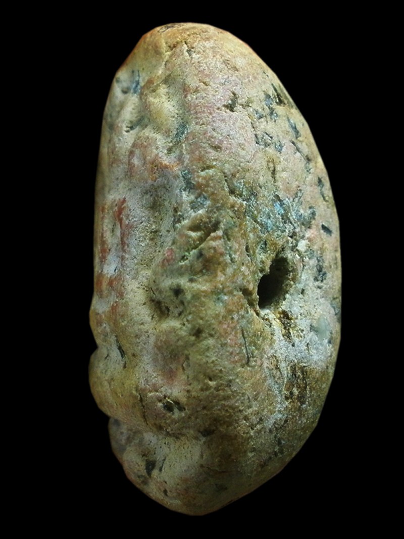 พระพิมพ์เนื้อผงพุทธคุณ  กรุวัดทัพข้าว แบบหลังหูไห่ (มีรู)จ.สุโขทัย สร้างยุครัตนโกสินทร์