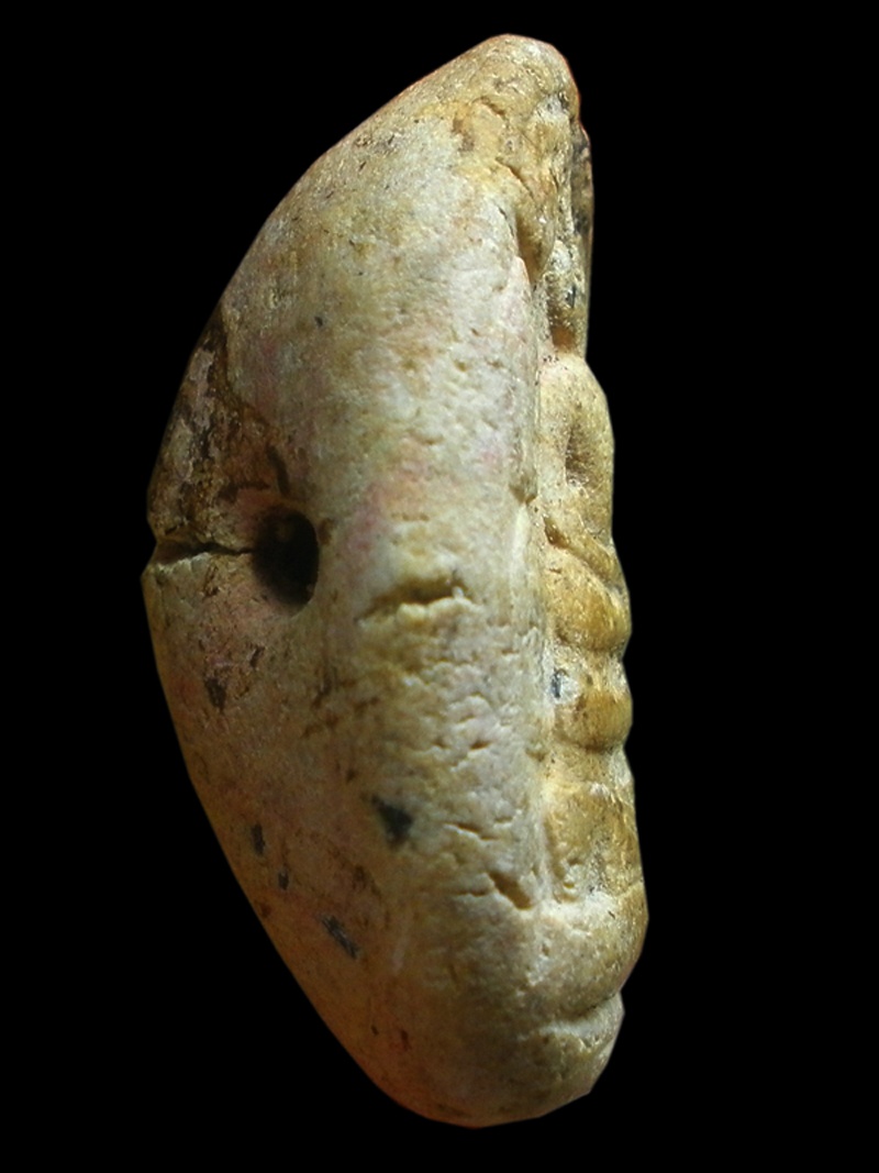 พระพิมพ์เนื้อผงพุทธคุณ  กรุวัดทัพข้าว แบบหลังหูไห่ (มีรู)จ.สุโขทัย สร้างยุครัตนโกสินทร์