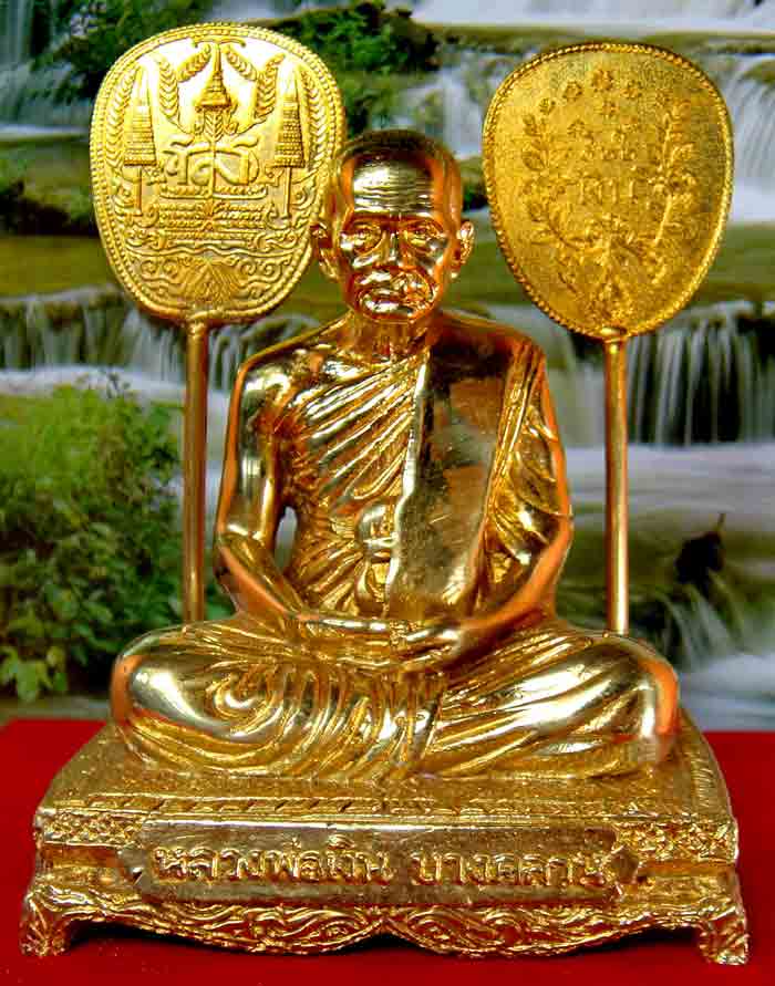 หลวงพ่อเงินเนื้อทองเหลืองขัดเงา หน้าตัก 3 นิ้ว ขนาดความสูงโดยรวม 5.5 นิ้ว ใต้ฐานอุดแผ่นยันต์โภคทรัพย