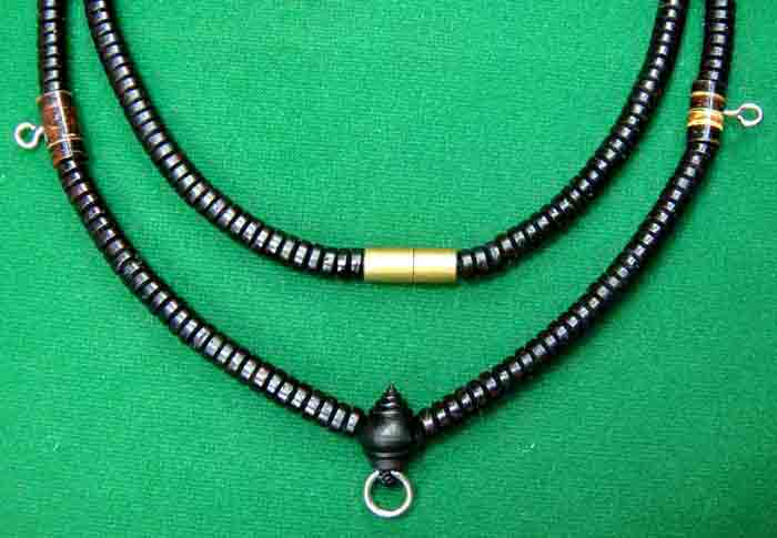 ***สร้อยผสมเม็ดกะลาตาเดียว+หัวกลางรูปขุนไม้มงคล ความยาว ๒๖ นิ้ว แบบ ๓ ห่วง ๑ เส้นสวยๆ