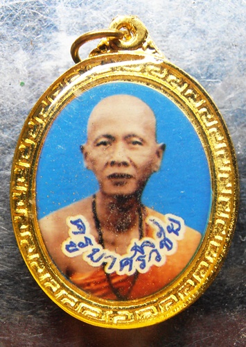 ล๊อกเก็ตครูบาศรีวิชัยสวยๆครับ