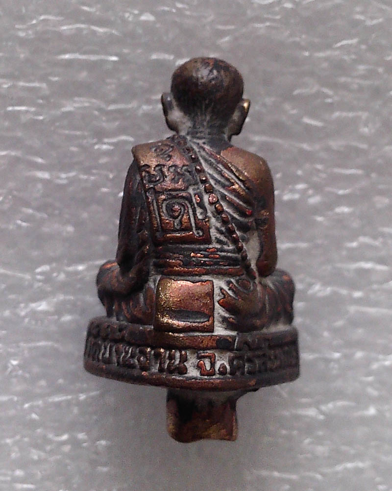 รูปหล่อยอดธง พิมพ์รวยทันใจ เนื้อนวะ หลวงปู่หมุน วัดบ้านจาน  สร้าง 169 องค์ หายาก.. 