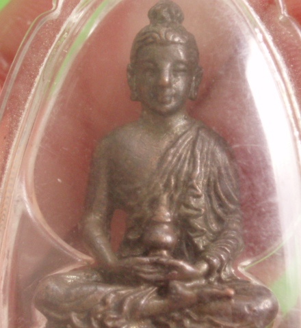 ((เคาะเดียวแดง)) รูปหล่อพระพุทธ (ไม่ทราบที่) พร้อมเลี่ยม