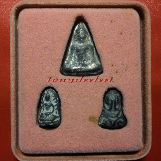 พระชุดไตรภาคี วัดโคนอน หลวงปู่โต๊ะ วัดประดู่ฉิมพลีปลุกเสก ปี2515 สวยมากพร้อมกล่องเดิมค่ะ