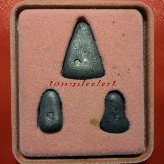 พระชุดไตรภาคี วัดโคนอน หลวงปู่โต๊ะ วัดประดู่ฉิมพลีปลุกเสก ปี2515 สวยมากพร้อมกล่องเดิมค่ะ