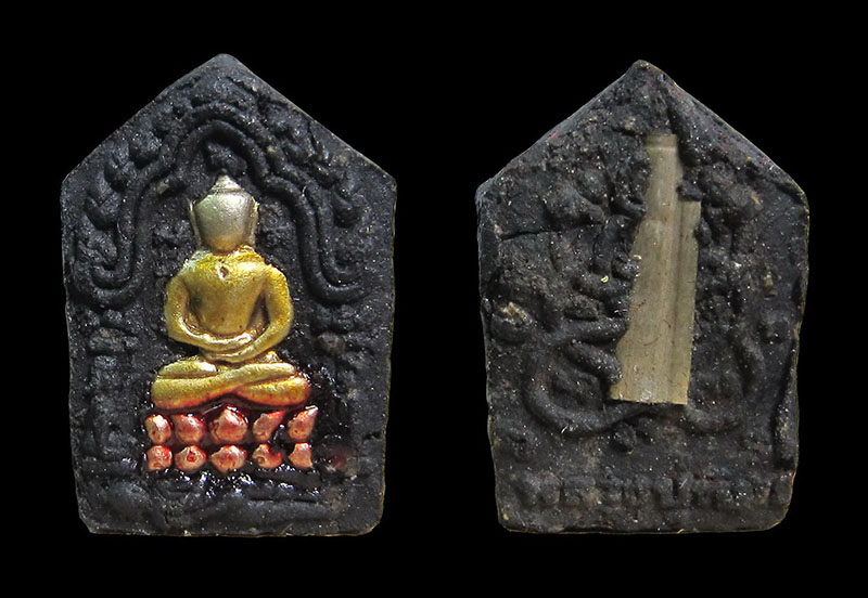 ขุนแผนพิมพ์เล็ก เนื้อดำหลังฝังตะกรุดเงิน หลวงปู่ทิม วัดละหารไร่ รุ่นบูรณะวังสามพยา(ขุดสระ) ปี54