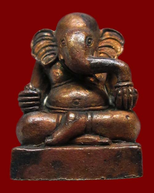 พระพิฆเนศ คณะสถาปัตยกรรมศาสตร์ มหาวิทยาลัยศิลปากร "ฉลองครบรอบ ๕๕ ปี" ปี ๒๕๕๓ เนื้อโลหะ ตอกโค๊ต