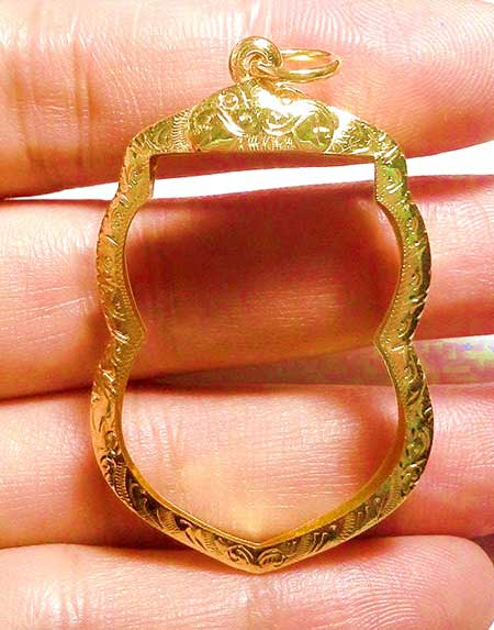 กรอบทองคำแท้ ยกซุ้มหัวสิงห์ ใส่เหรียญเสมาหลวงปู่ทวด น้ำหนัก 1.91กรัมราคา 2800บาท