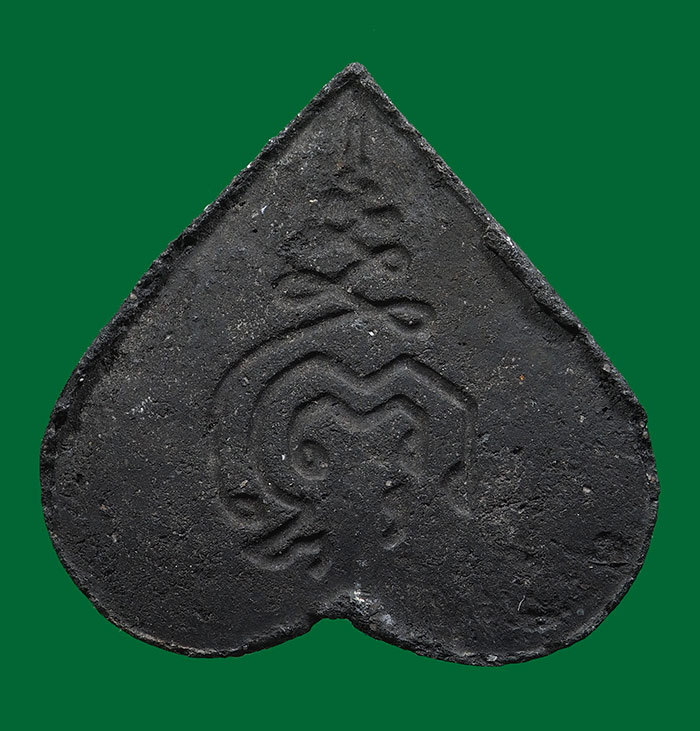 พระผงพิมพ์ใบโพธิ์สมาธิ พิมพ์ใหญ่ เนื้อดำ หลวงปู่ดู่ วัดสะแก อธิษฐานจิตปลุกเสก  ปี 2520