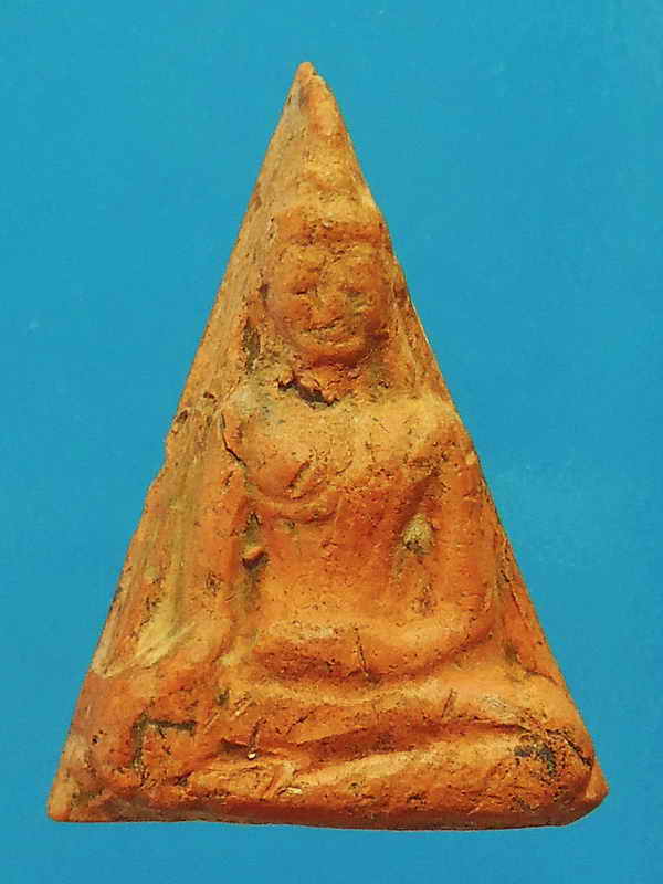 พระเนื้อดินพิมพ์นางพญา หลวงปู่โต๊ะ วัดประดู่ฉิมพลี พิมพ์มีหน้ามีตาปี 2472 สภาพสวย