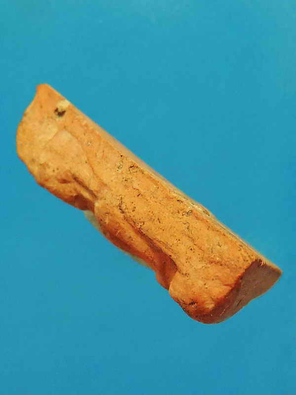 พระเนื้อดินพิมพ์นางพญา หลวงปู่โต๊ะ วัดประดู่ฉิมพลี พิมพ์มีหน้ามีตาปี 2472 สภาพสวย