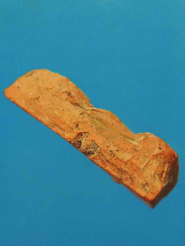 พระเนื้อดินพิมพ์นางพญา หลวงปู่โต๊ะ วัดประดู่ฉิมพลี พิมพ์มีหน้ามีตาปี 2472 สภาพสวย